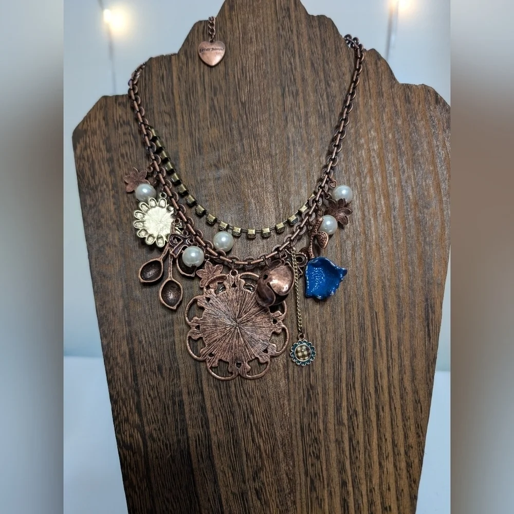 Rare vintage Betsy Johnson cherub girl lamb charm necklace copper tone - Picture 7 of 9